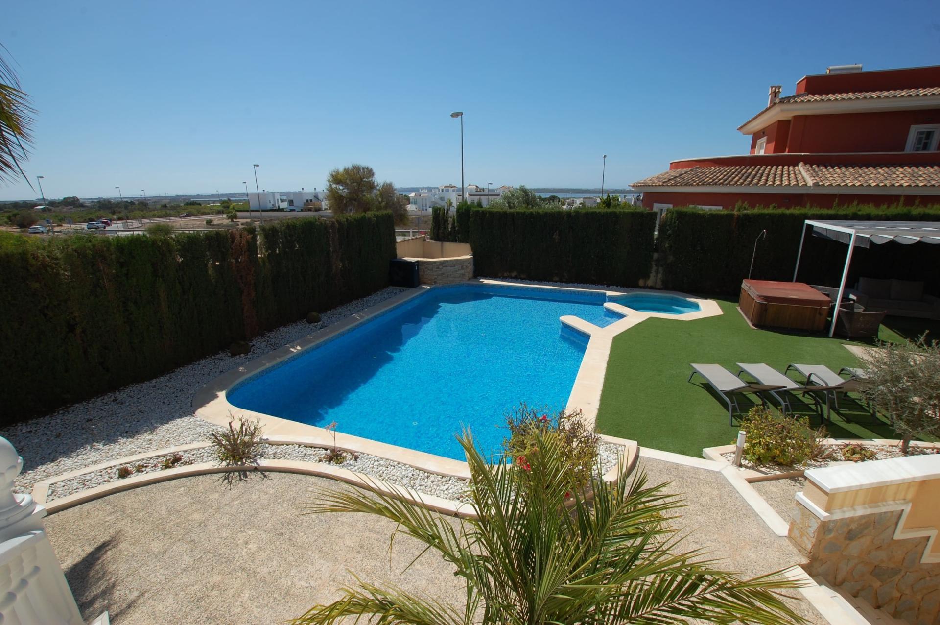 5-Bedroom Villa in Centro de la Ciudad Quesada, Rojales - Image 38