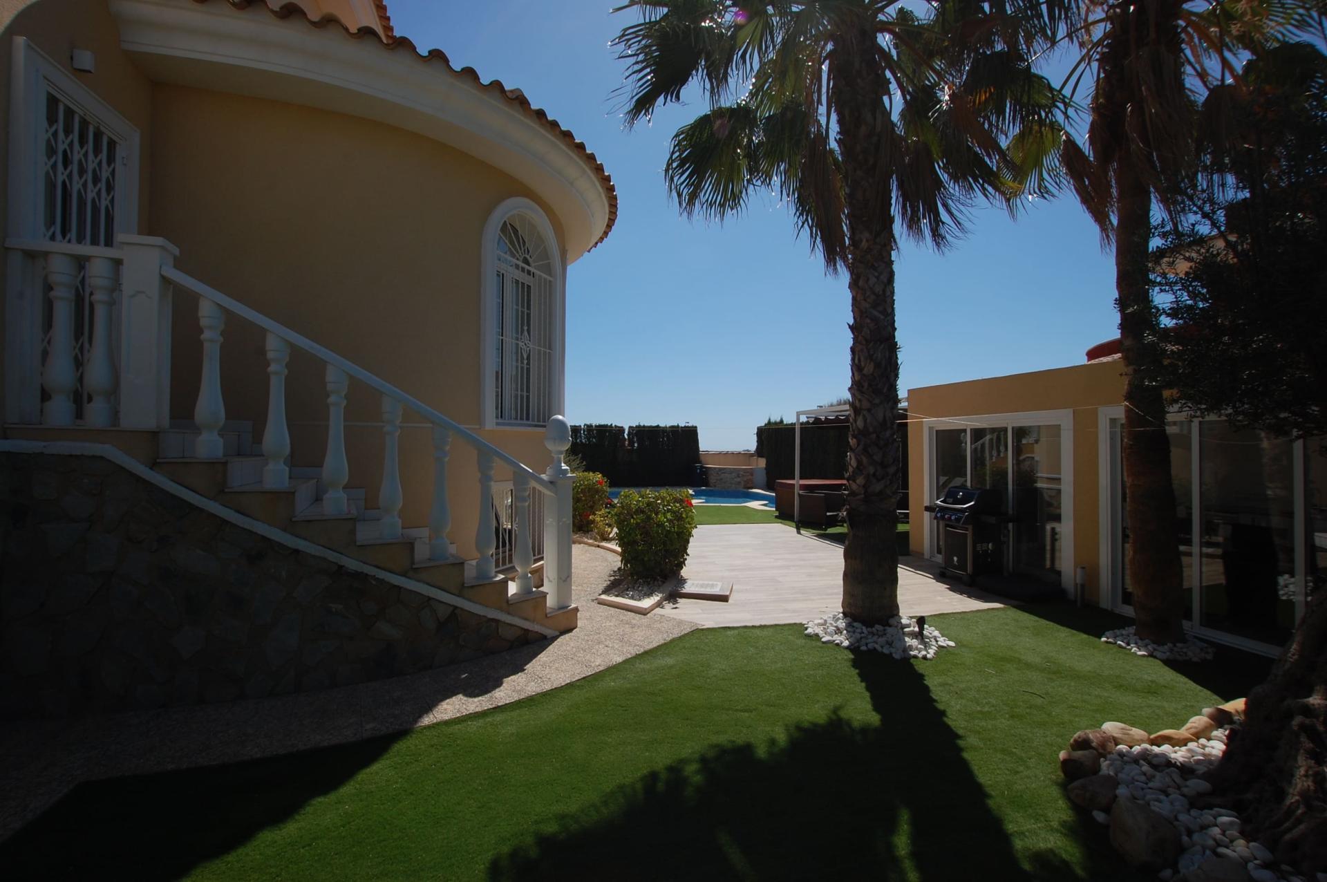 5-Bedroom Villa in Centro de la Ciudad Quesada, Rojales - Image 5