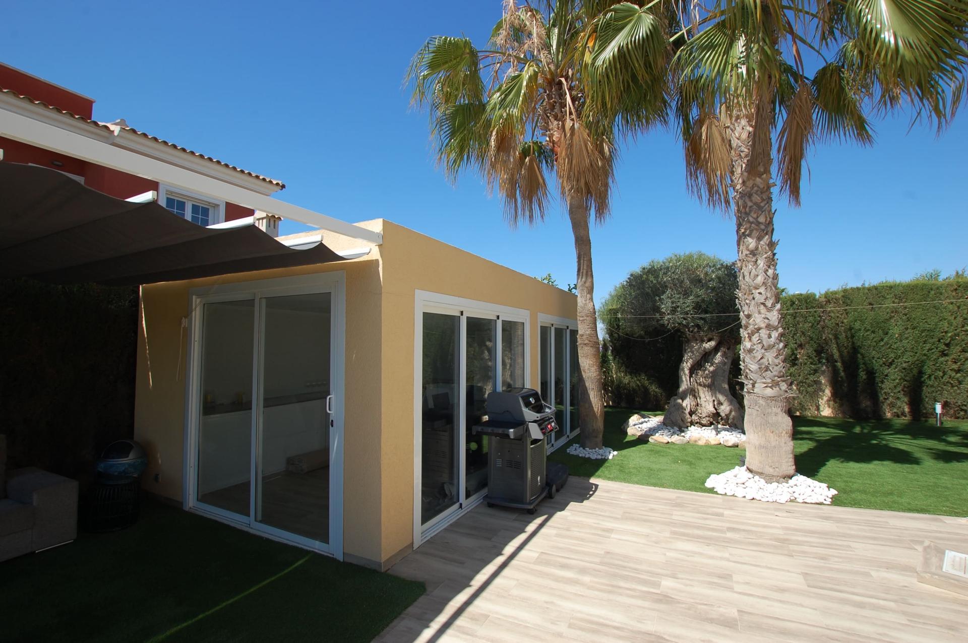 5-Bedroom Villa in Centro de la Ciudad Quesada, Rojales - Image 8