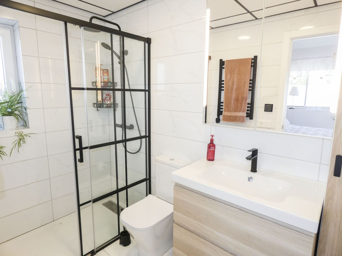 5-Bedroom Detached House in Ciudad Quesada, Rojales | Sun... - Image 17