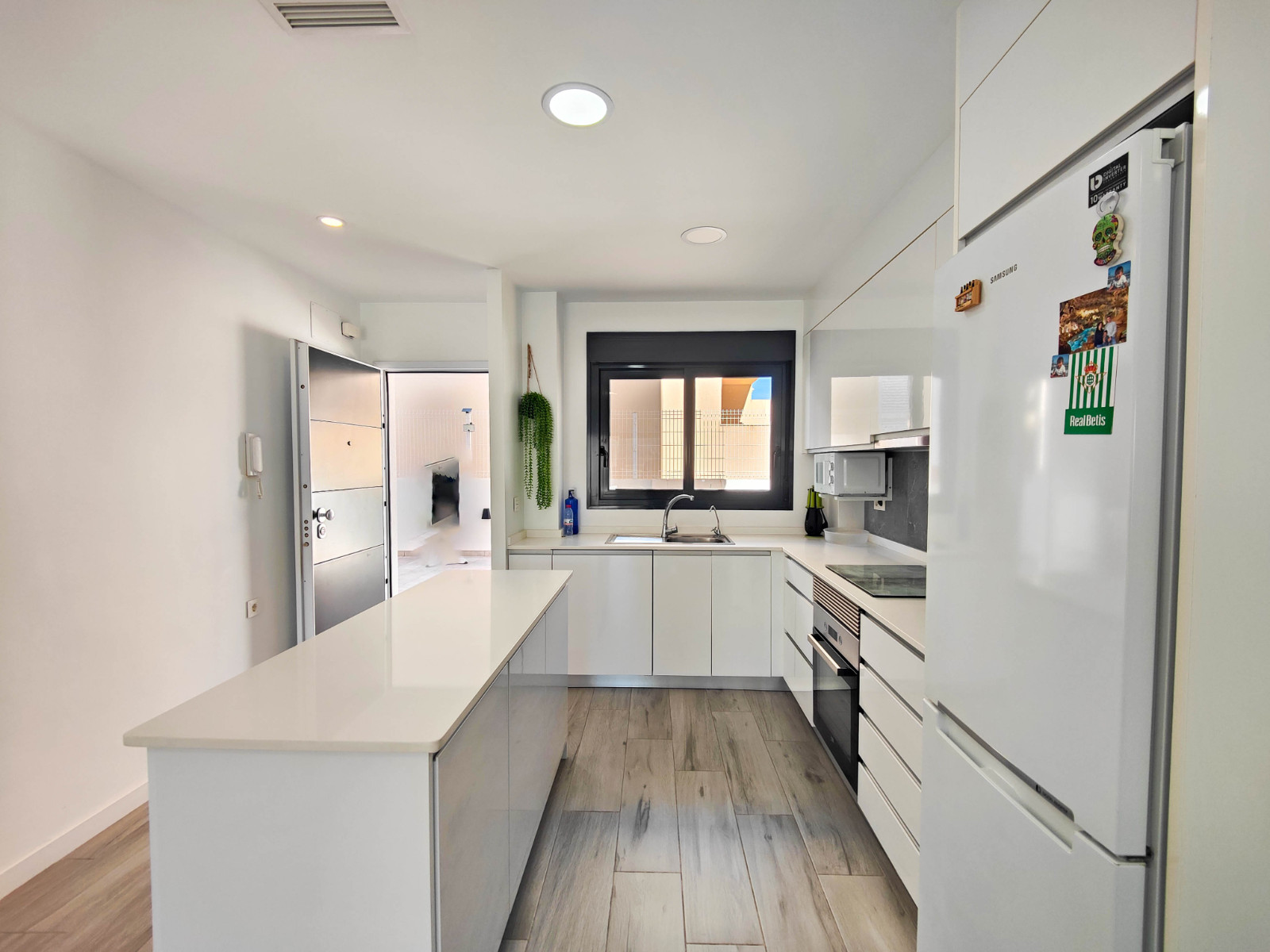 3-Bedroom Apartment in Los Secanos, Guardamar del Segura - Image 10