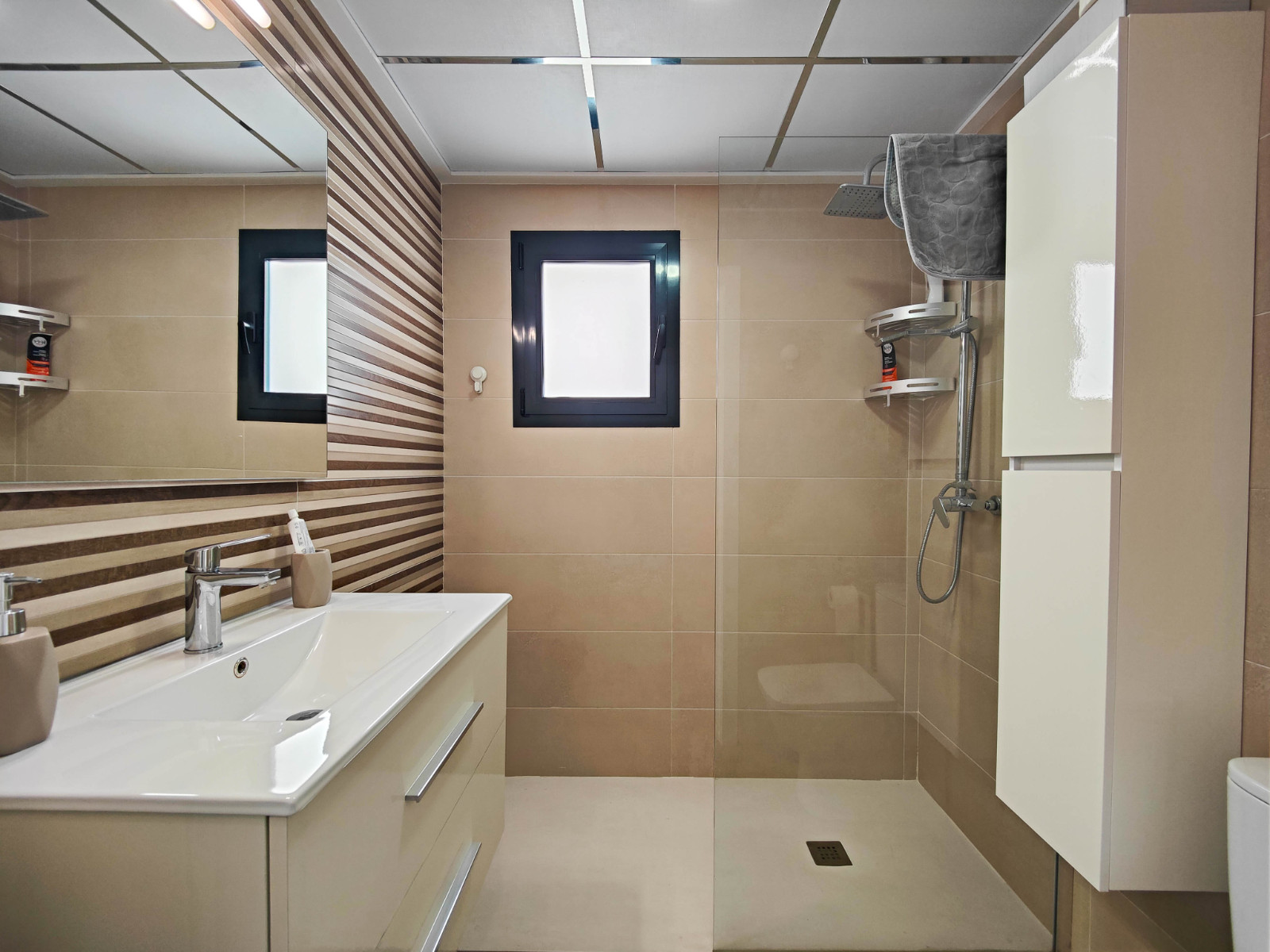 3-Bedroom Apartment in Los Secanos, Guardamar del Segura - Image 23