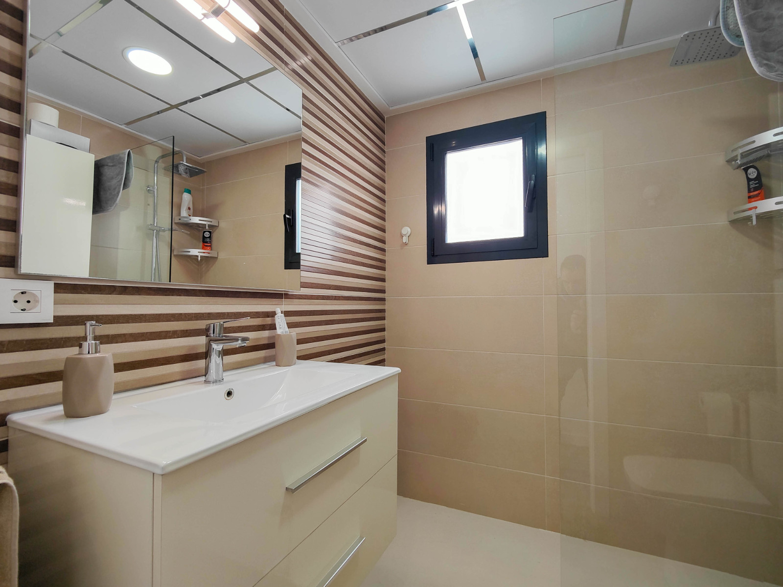 3-Bedroom Apartment in Los Secanos, Guardamar del Segura - Image 25