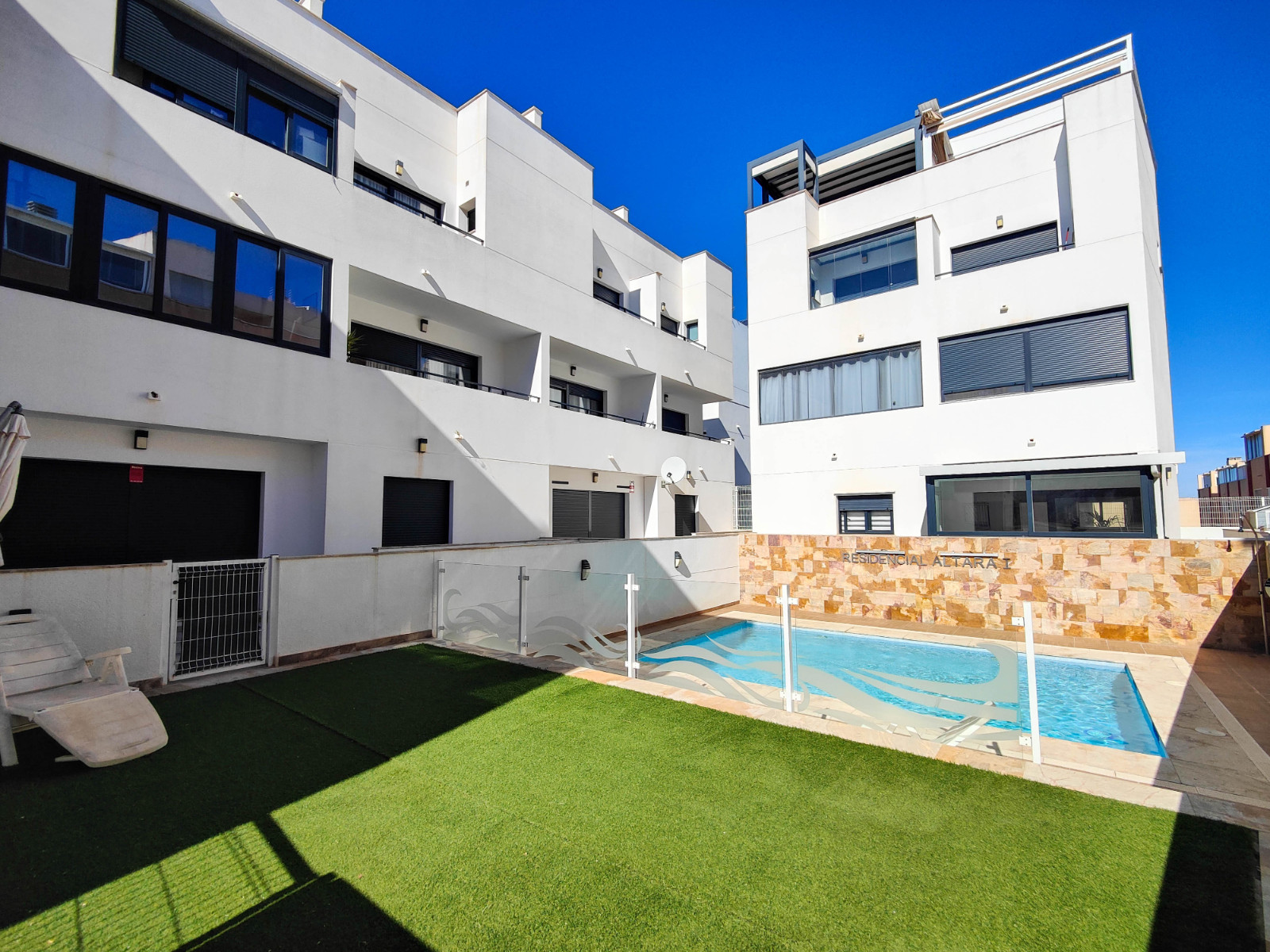 3-Bedroom Apartment in Los Secanos, Guardamar del Segura - Image 35
