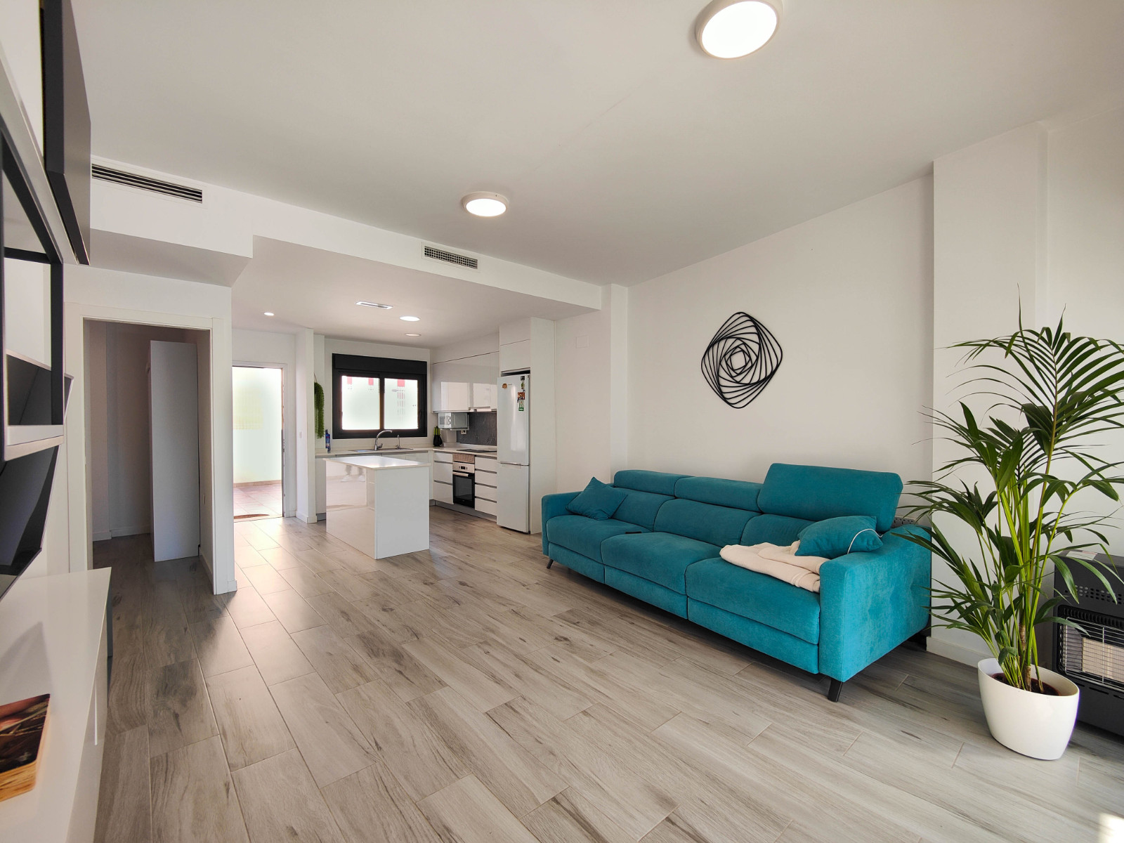 3-Bedroom Apartment in Los Secanos, Guardamar del Segura - Image 9