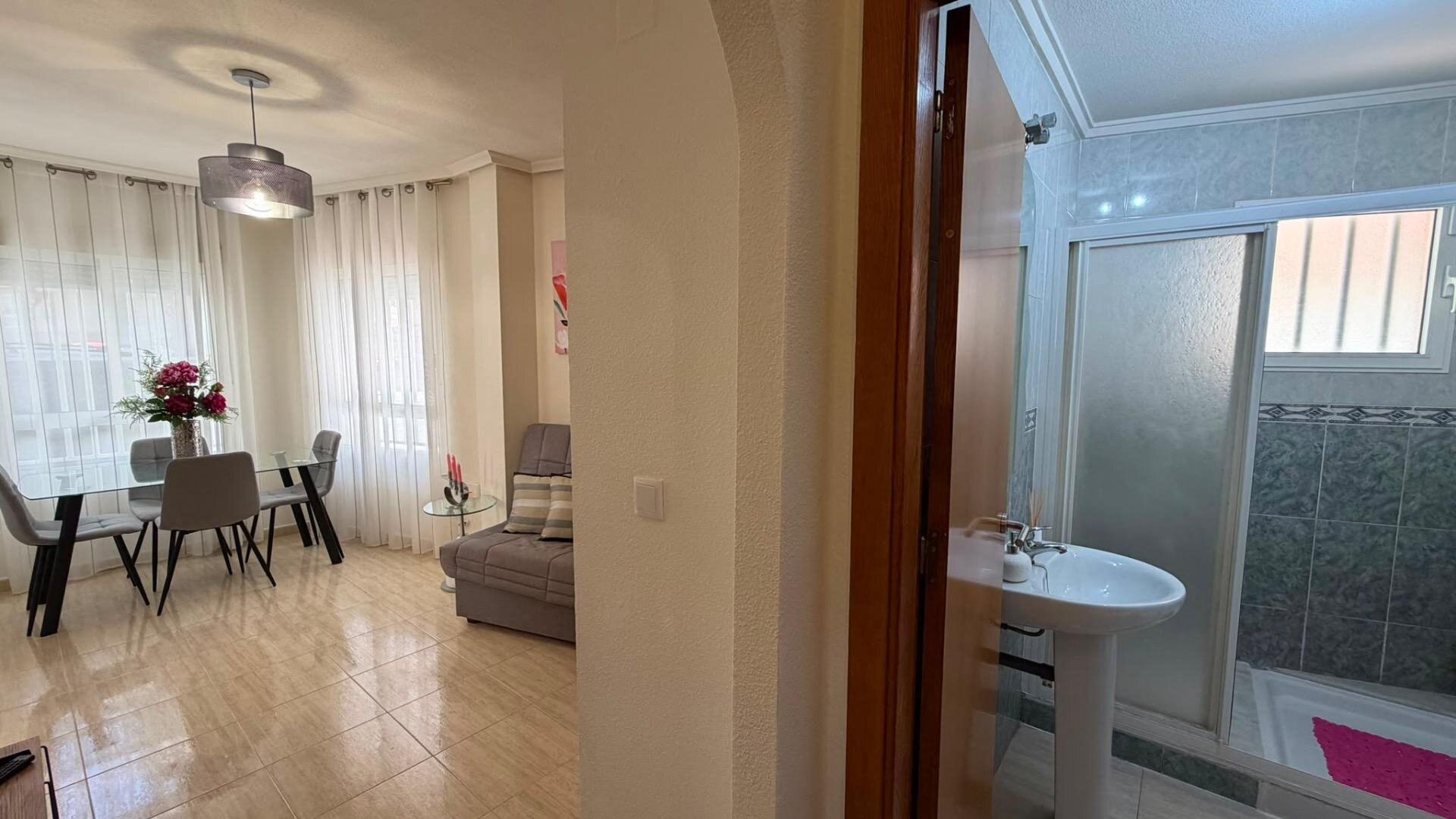 1-Bedroom Apartment in Estacion de Autobuses, Torrevieja - Image 10