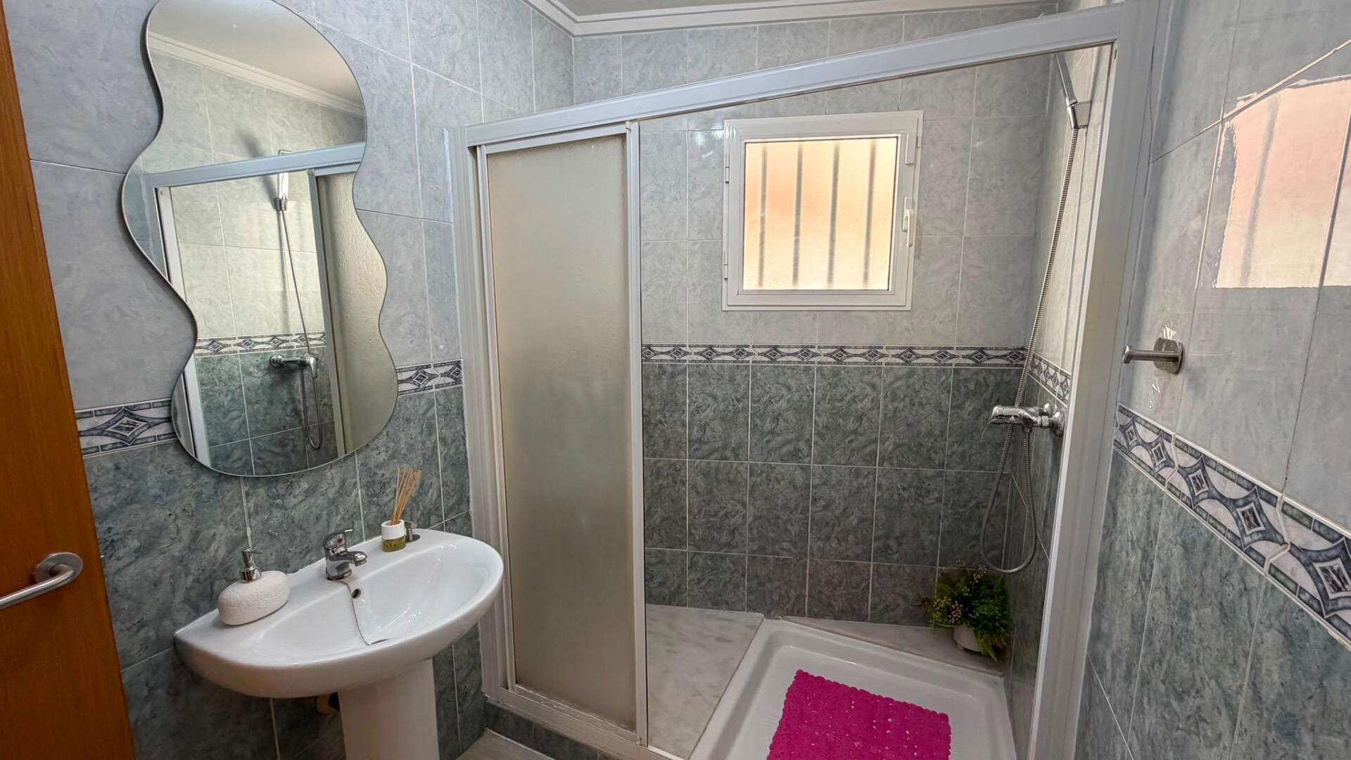 1-Bedroom Apartment in Estacion de Autobuses, Torrevieja - Image 11