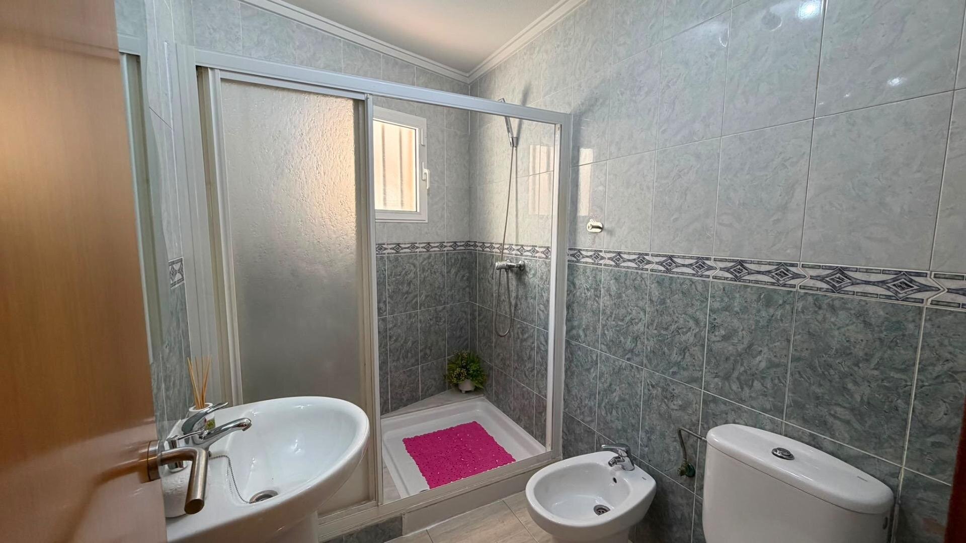 1-Bedroom Apartment in Estacion de Autobuses, Torrevieja - Image 12