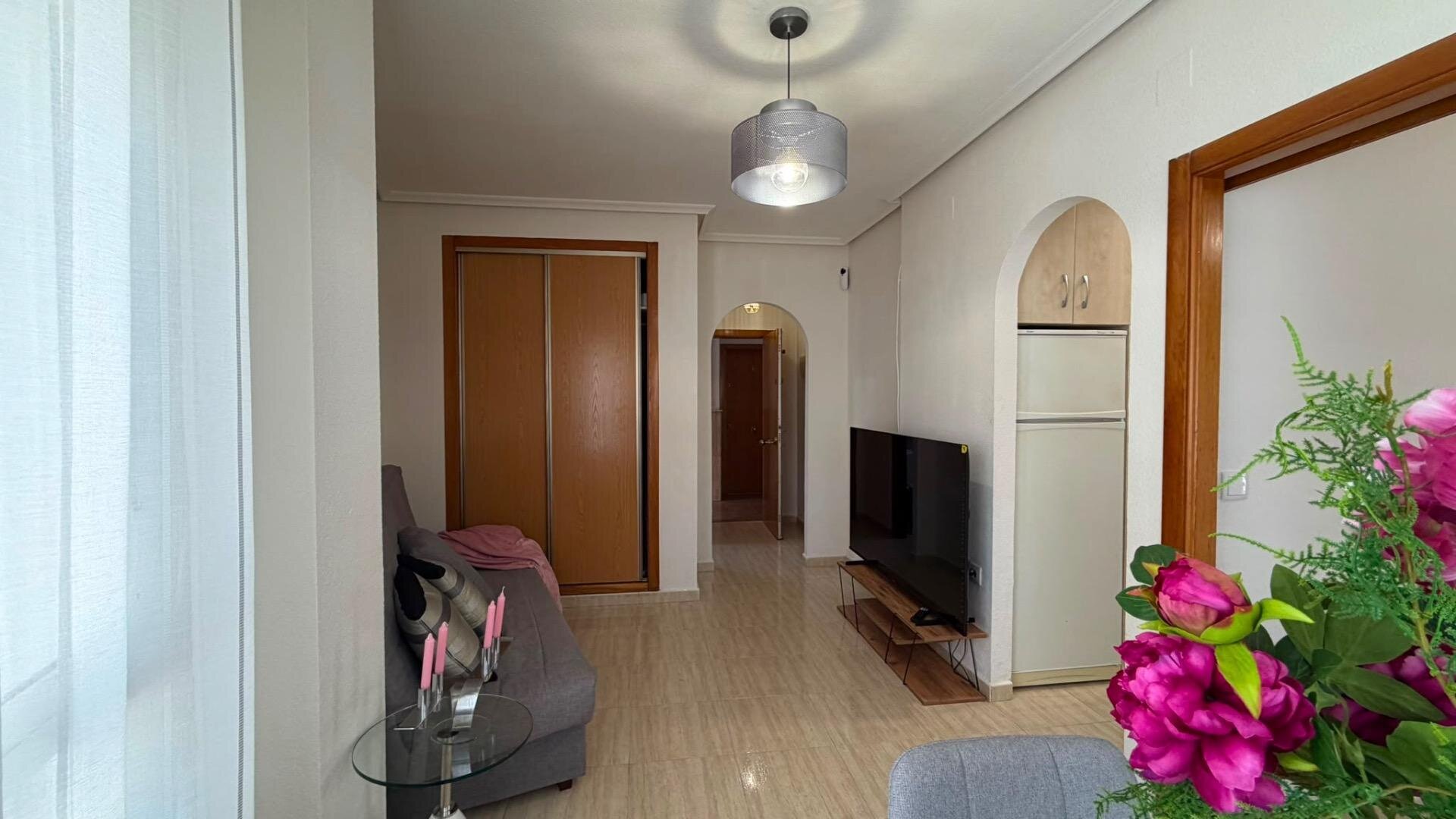 1-Bedroom Apartment in Estacion de Autobuses, Torrevieja - Image 2