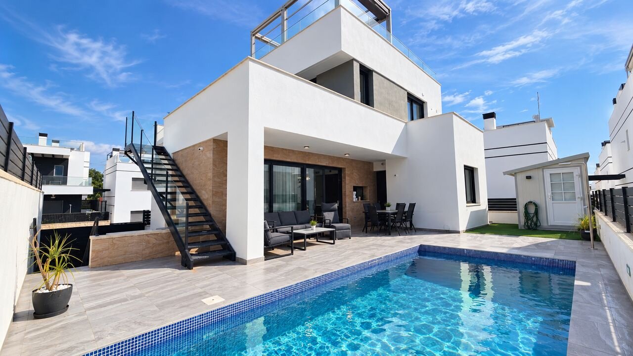 6-Bedroom Villa in Villamartín-las Filipinas, Orihuela Costa - Image 1