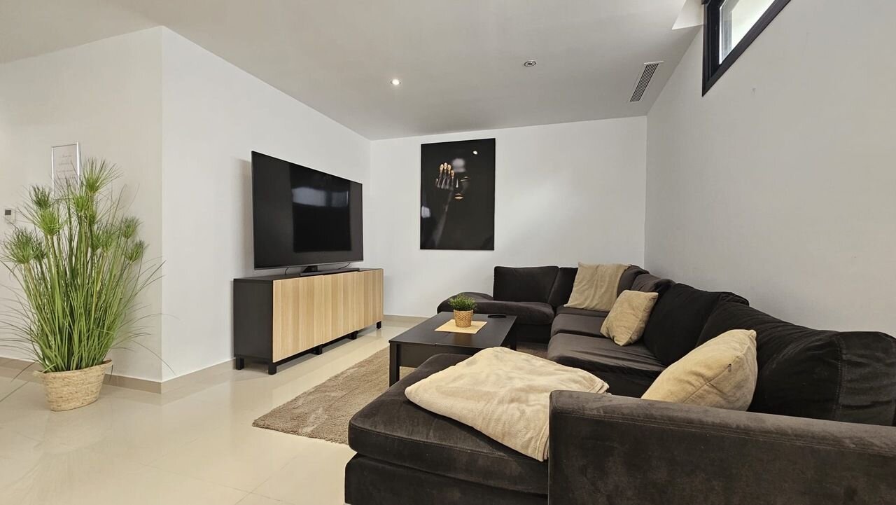 6-Bedroom Villa in Villamartín-las Filipinas, Orihuela Costa - Image 10