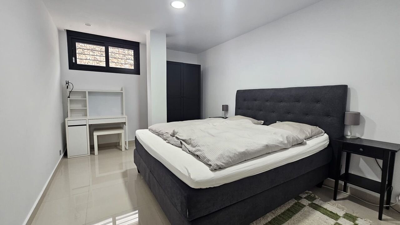 6-Bedroom Villa in Villamartín-las Filipinas, Orihuela Costa - Image 12