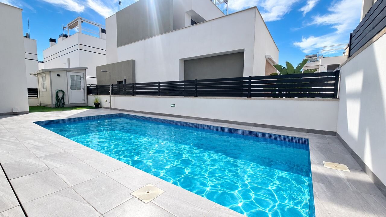 6-Bedroom Villa in Villamartín-las Filipinas, Orihuela Costa - Image 2