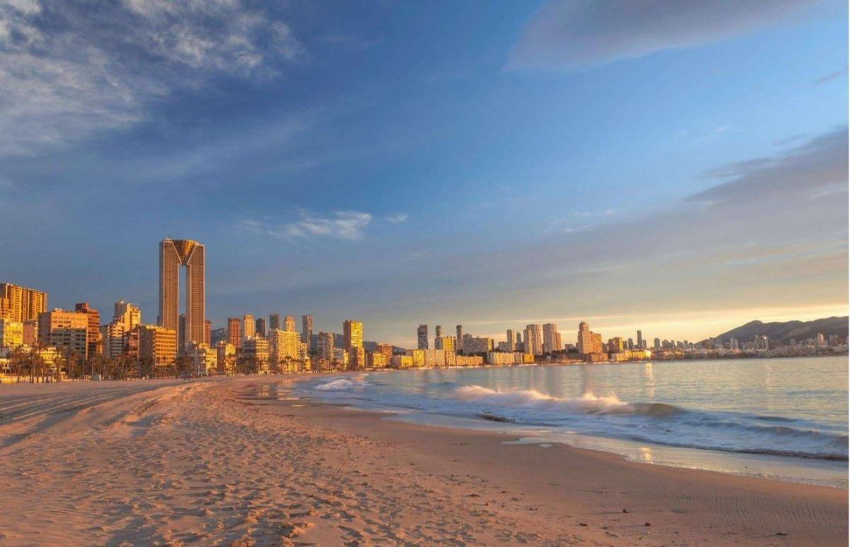 2-Bedroom Middle Floor Apartment in Benidorm - Image 1