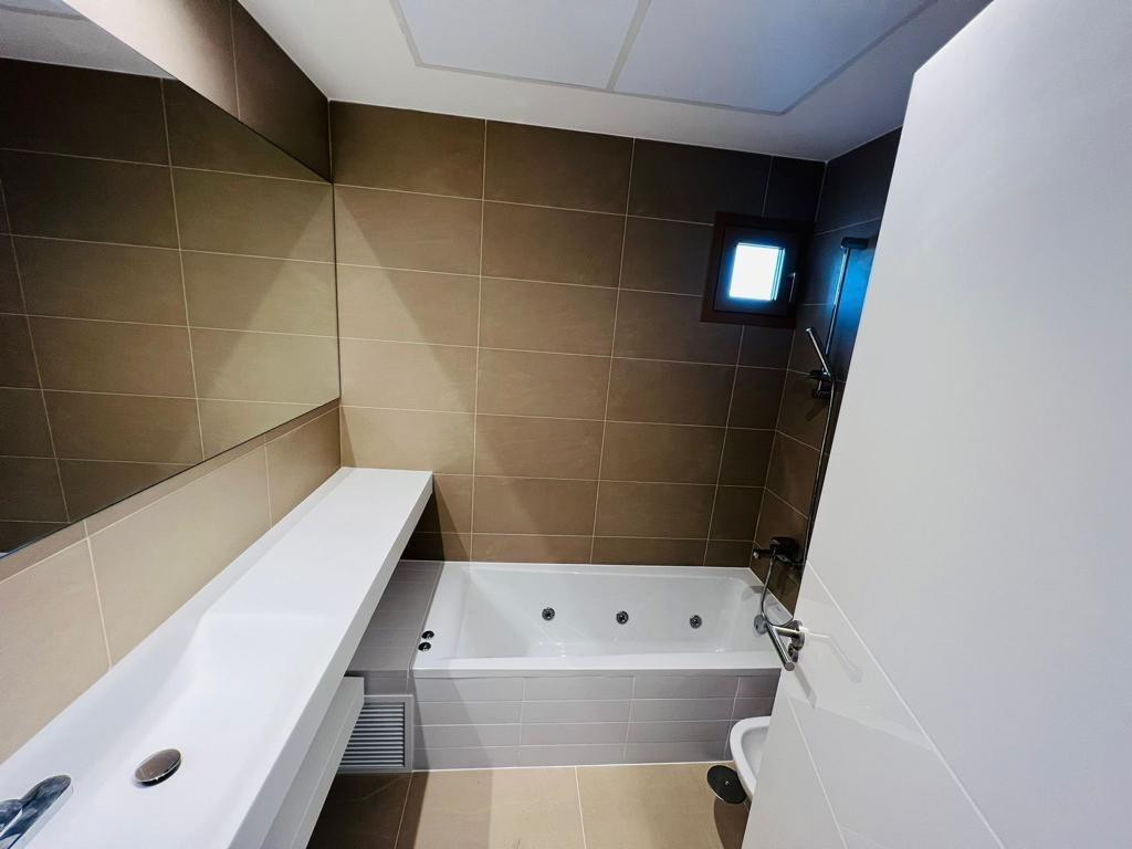 2-Bedroom Middle Floor Apartment in Benidorm - Image 10