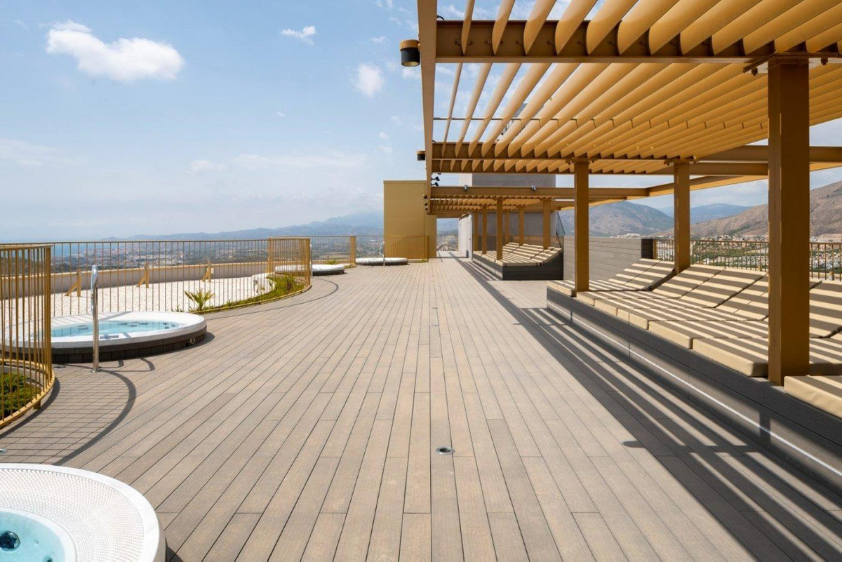 2-Bedroom Middle Floor Apartment in Benidorm - Image 16