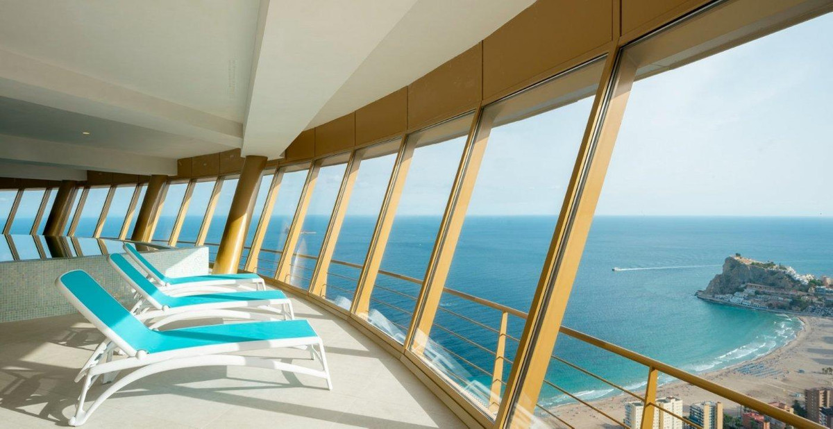 2-Bedroom Middle Floor Apartment in Benidorm - Image 18