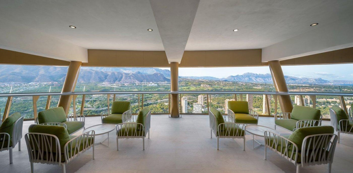 2-Bedroom Middle Floor Apartment in Benidorm - Image 6