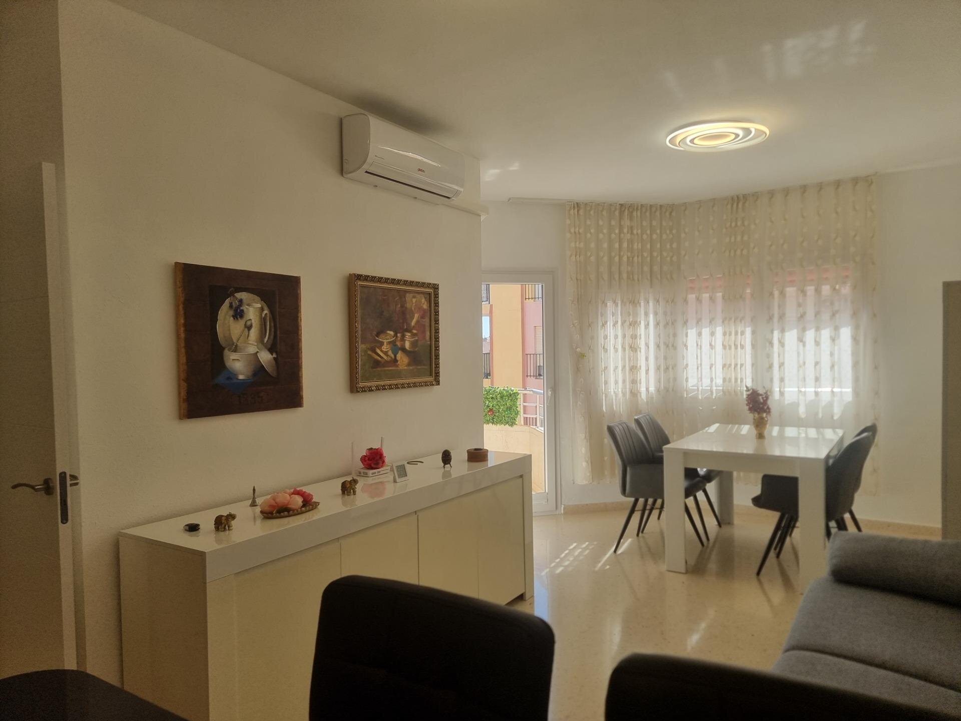2-Bedroom Apartment in Estacion de Autobuses, Torrevieja - Image 2