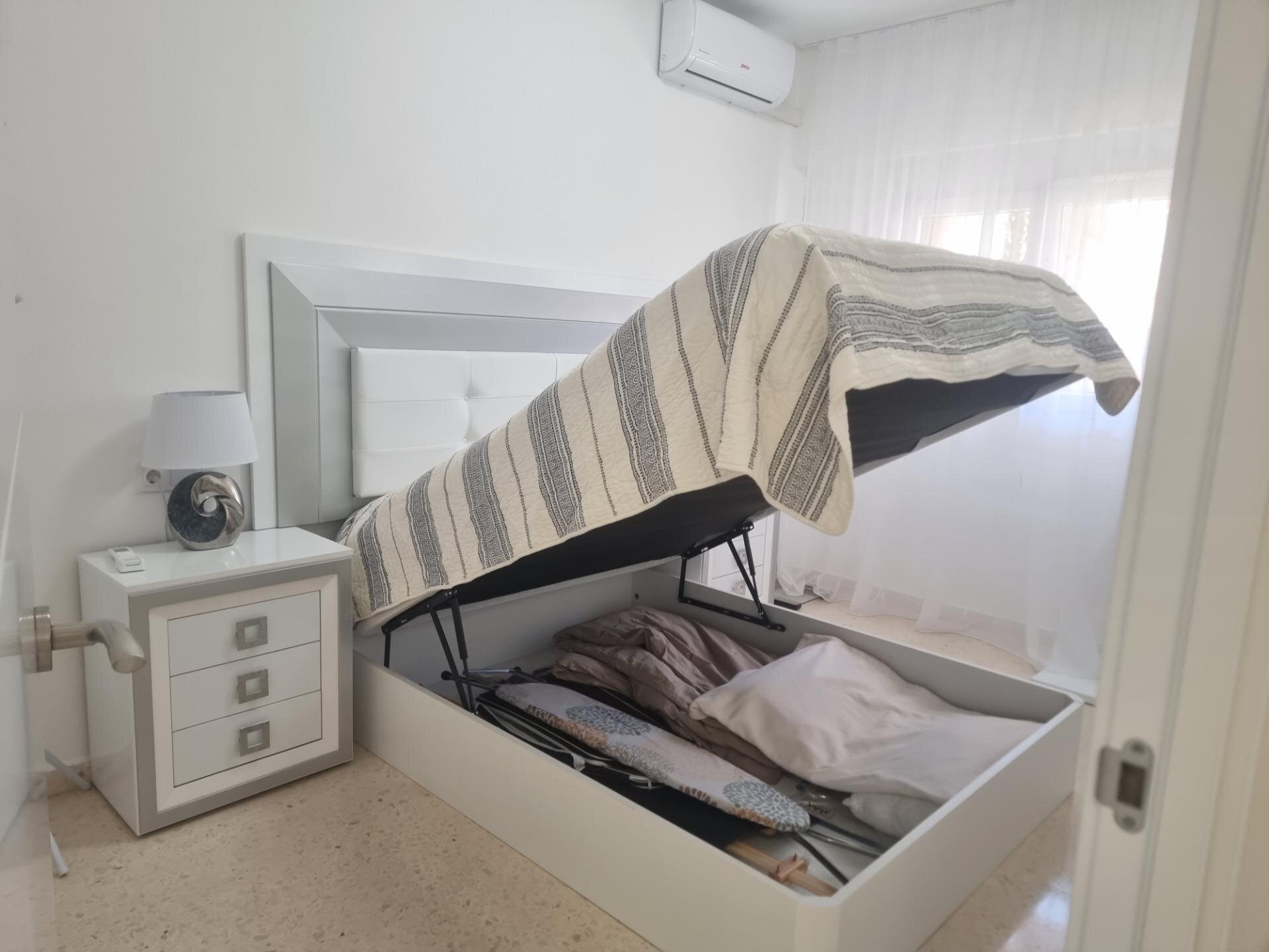 2-Bedroom Apartment in Estacion de Autobuses, Torrevieja - Image 25