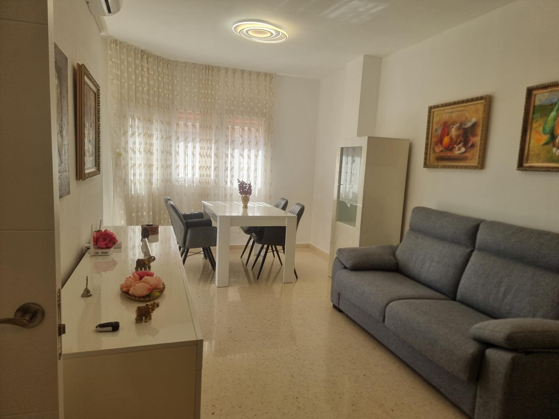 2-Bedroom Apartment in Estacion de Autobuses, Torrevieja - Image 3
