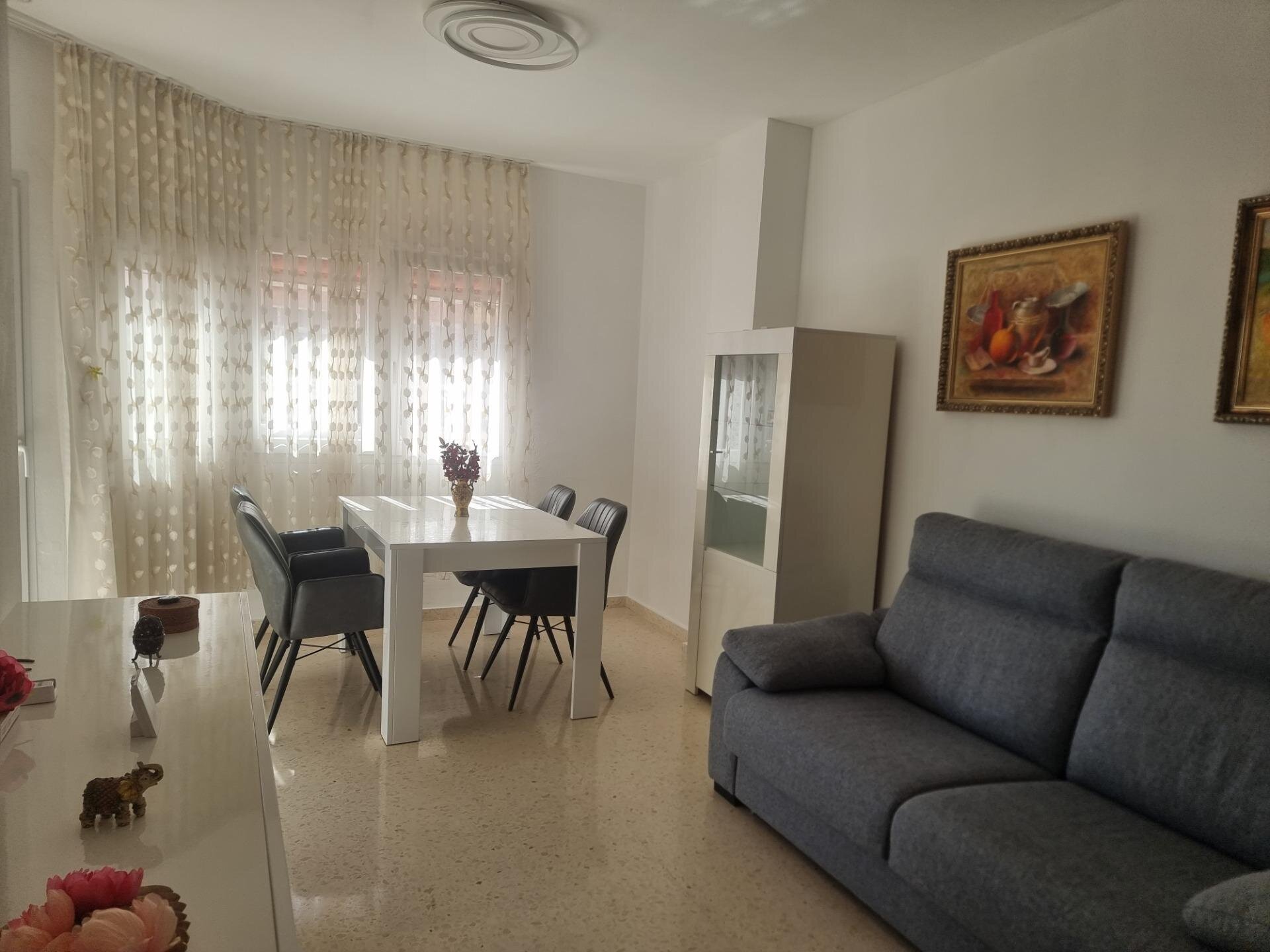 2-Bedroom Apartment in Estacion de Autobuses, Torrevieja - Image 4