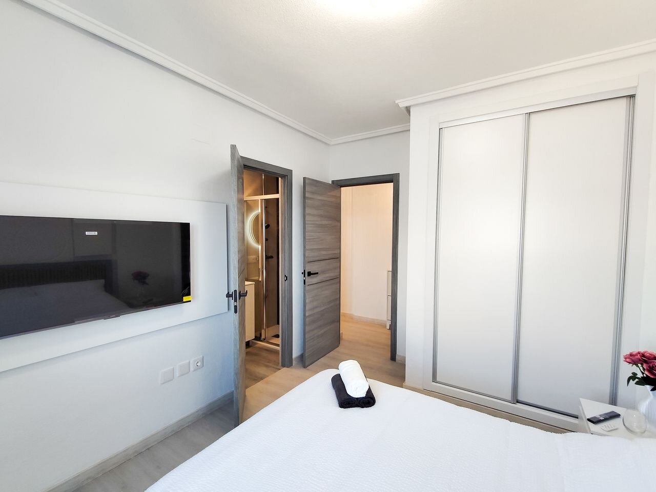 3-Bedroom Apartment in Centro, Torrevieja - Image 10