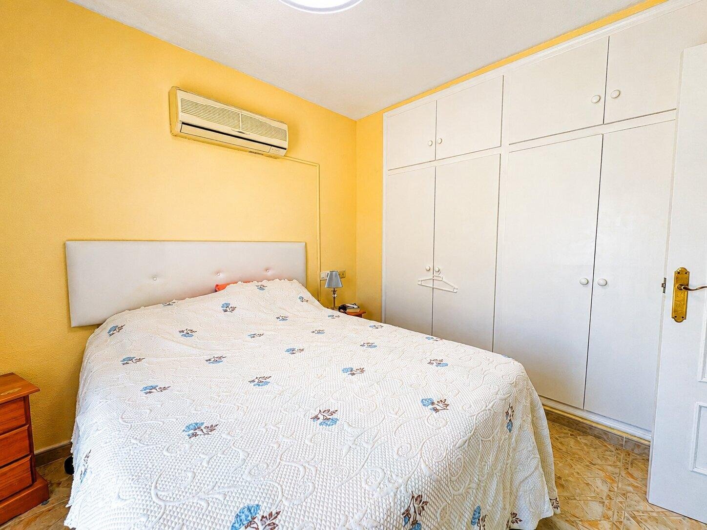 Amplio adosado de 3 dormitorios con piscina comunitaria y solárium privado cerca de La Zenia Boulevard - Image 14