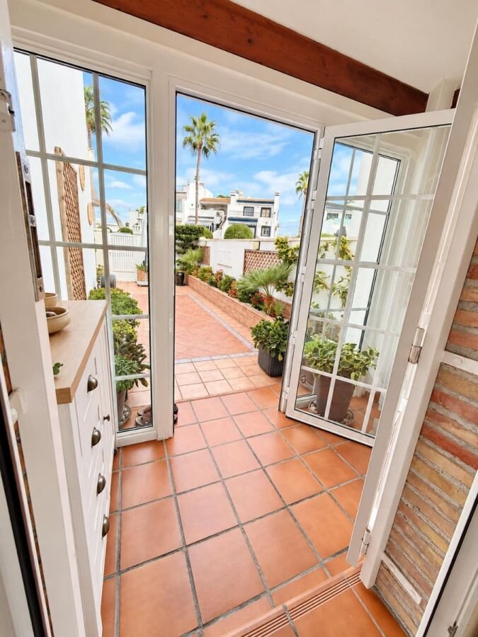 3-Bedroom Villa in Villamartín-las Filipinas, Orihuela Costa - Image 9
