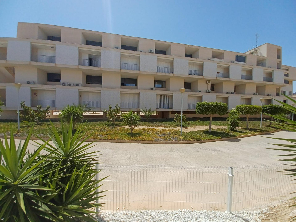 Tussenwoning met 3 Slaapkamers in Los Dolses, Orihuela Co... - Image 1
