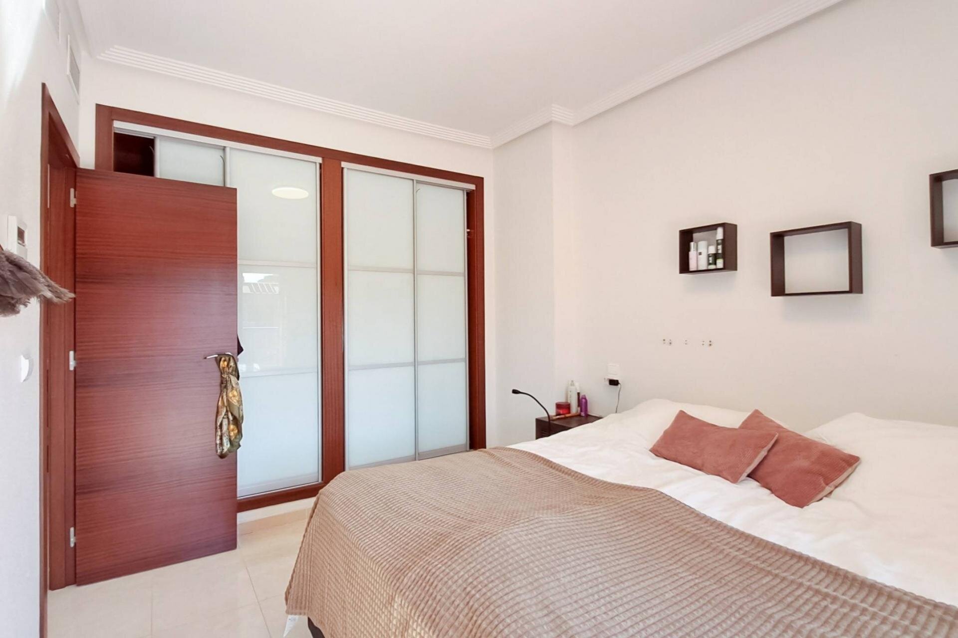 2-Bedroom Apartment in Lomas de Cabo Roig, Orihuela Costa - Image 11