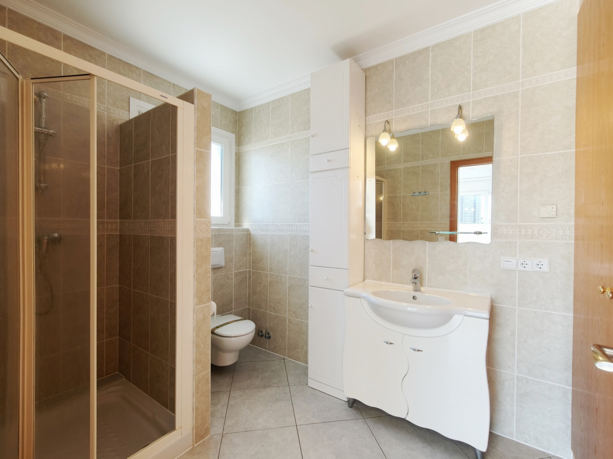 3-Bedroom Detached House in  Calpe | Sunny Casas - Costa ... - Image 22