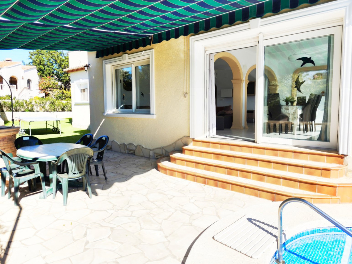 3-Bedroom Detached House in  Calpe | Sunny Casas - Costa ... - Image 3