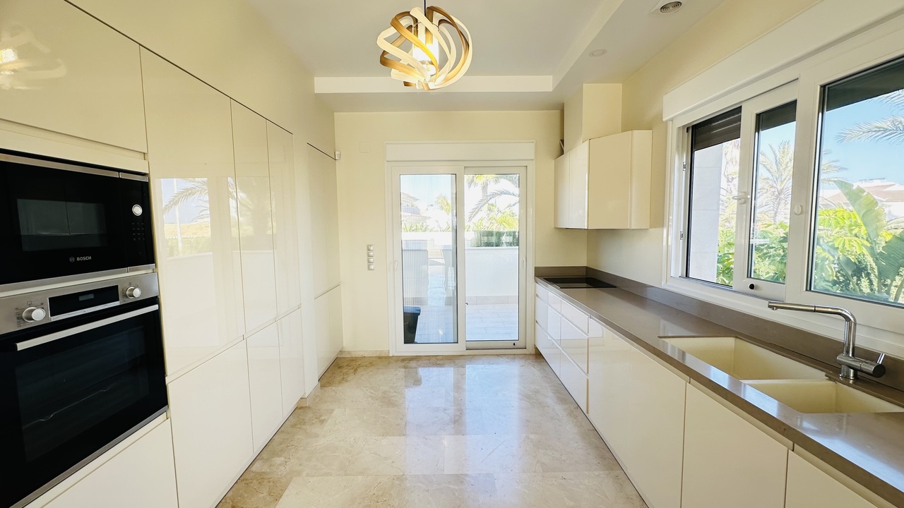 5-Bedroom Villa in La Zenia, Orihuela Costa - Image 17