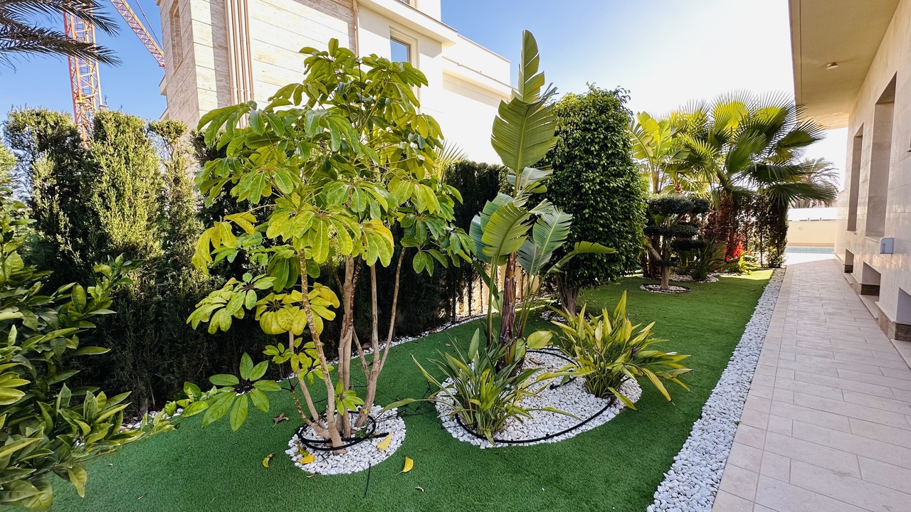 5-Bedroom Villa in La Zenia, Orihuela Costa - Image 35
