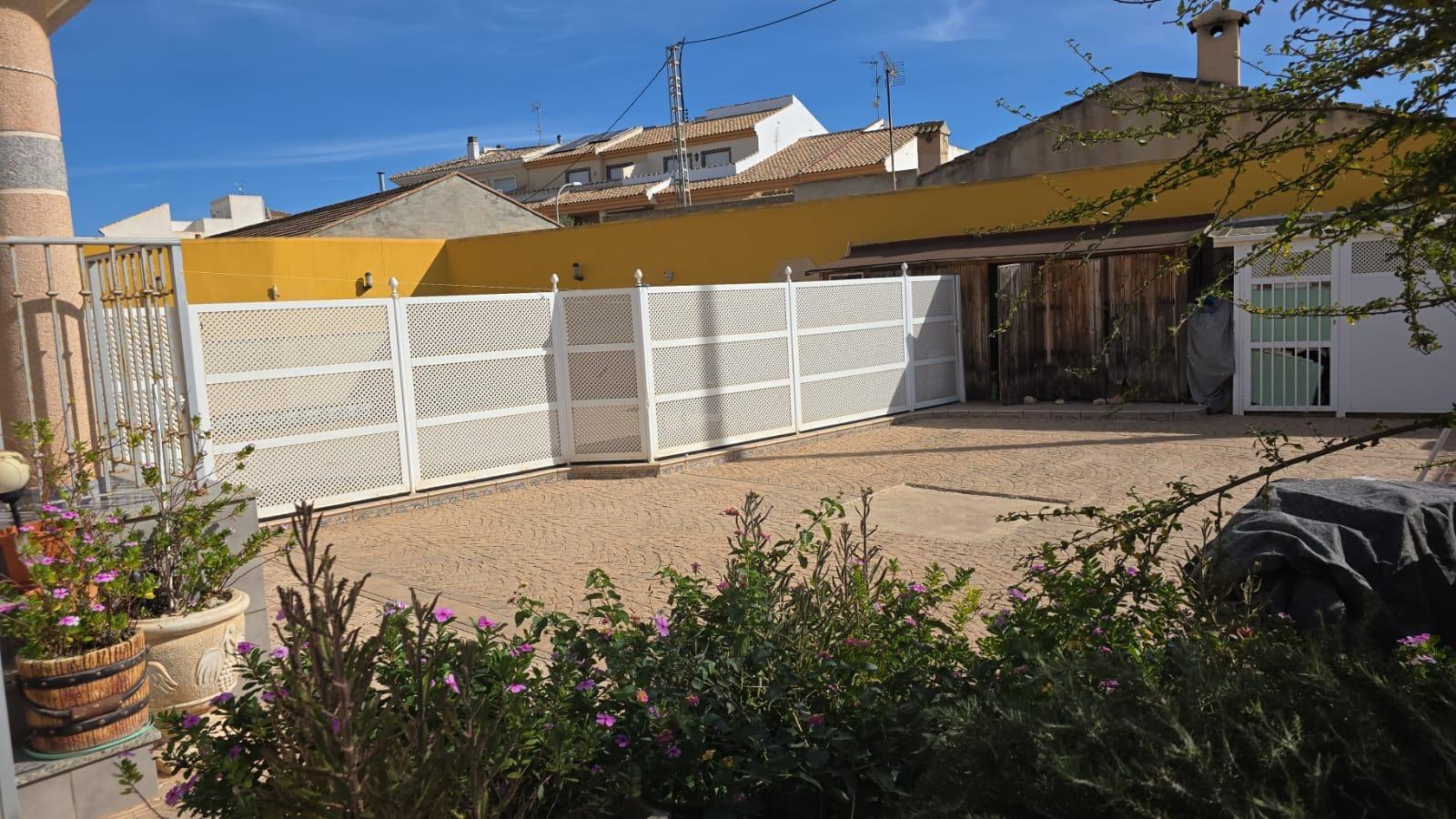 4-Bedroom Villa in Pilar de la Horadada - Image 1