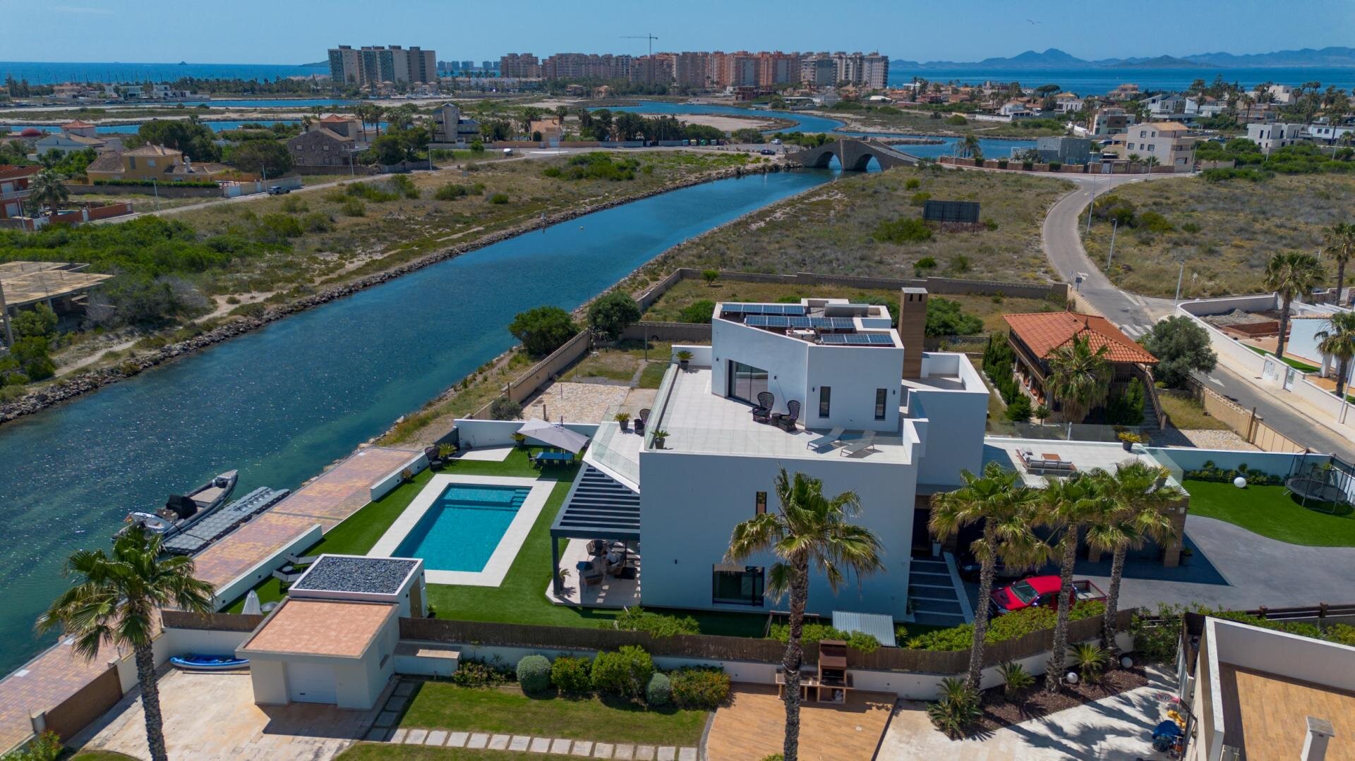 4-Bedroom Villa in Playa del Esparto-Veneziola, La Manga del Mar Menor - Image 11