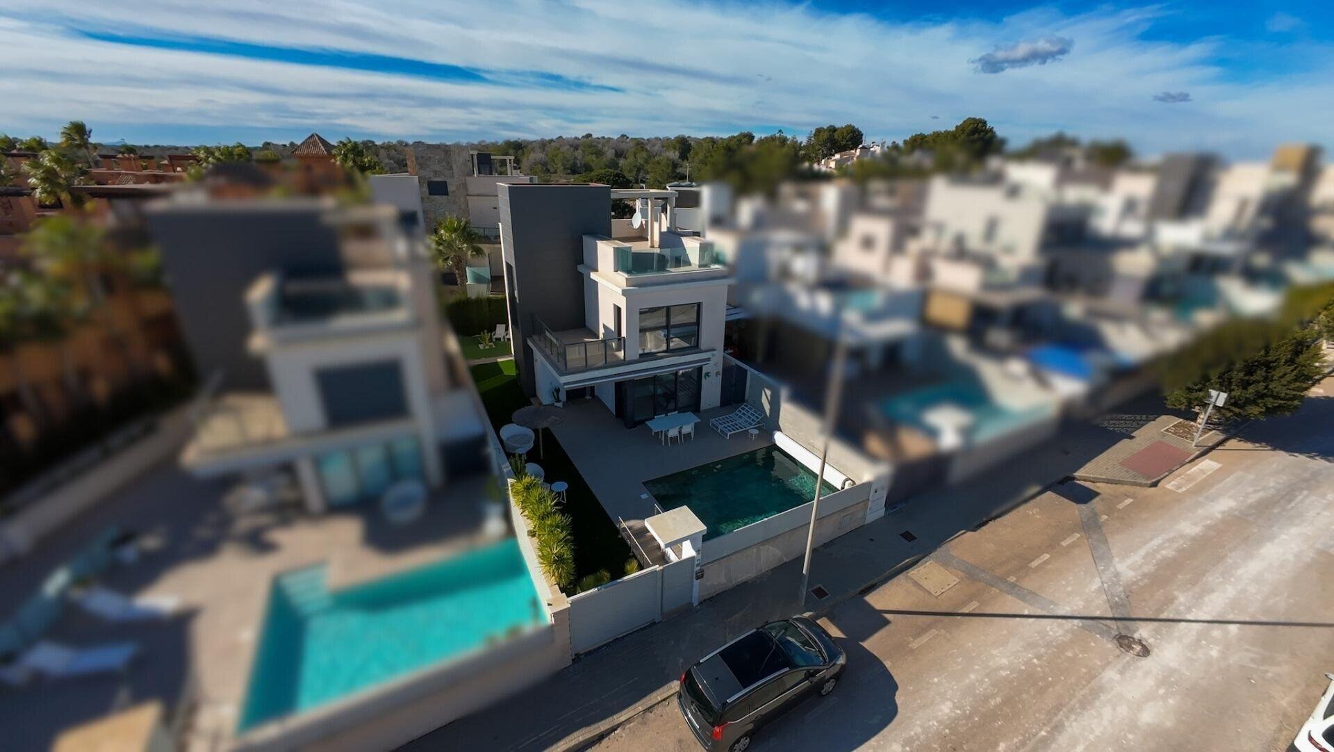 4-Bedroom Villa in San Miguel de Salinas - Image 1