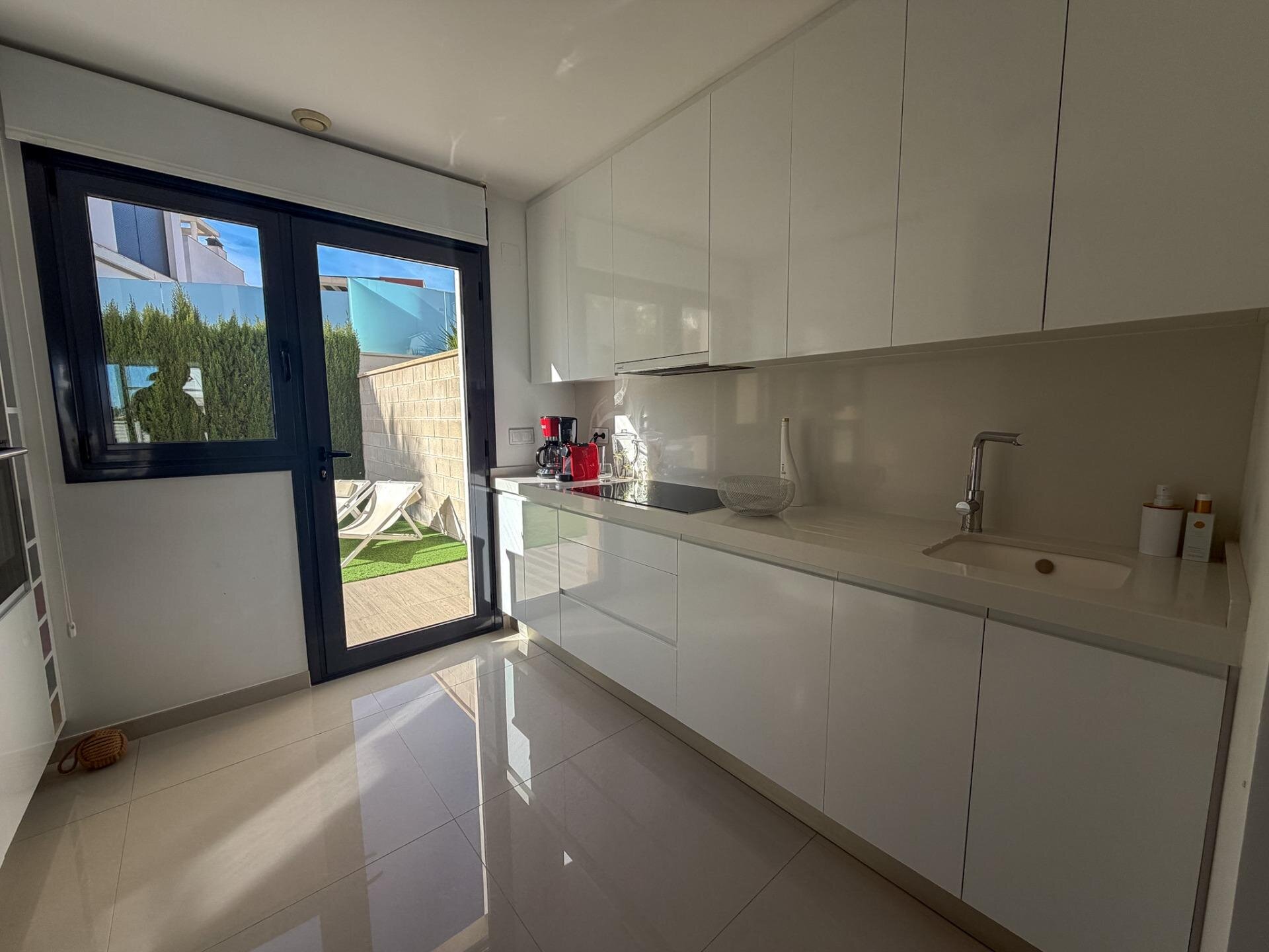 4-Bedroom Villa in San Miguel de Salinas - Image 11