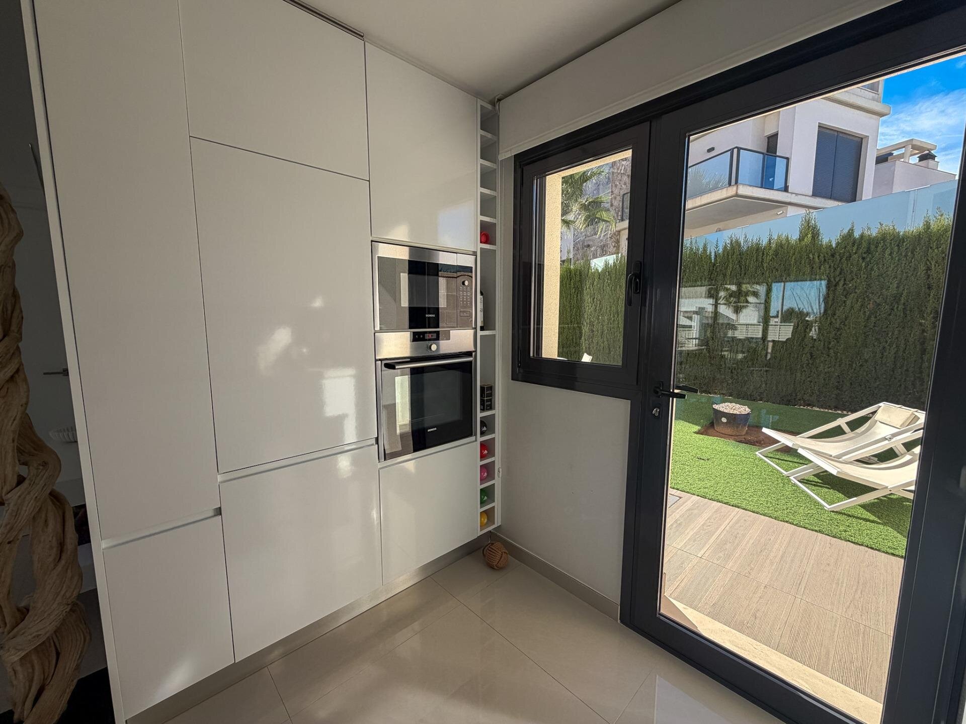 4-Bedroom Villa in San Miguel de Salinas - Image 12