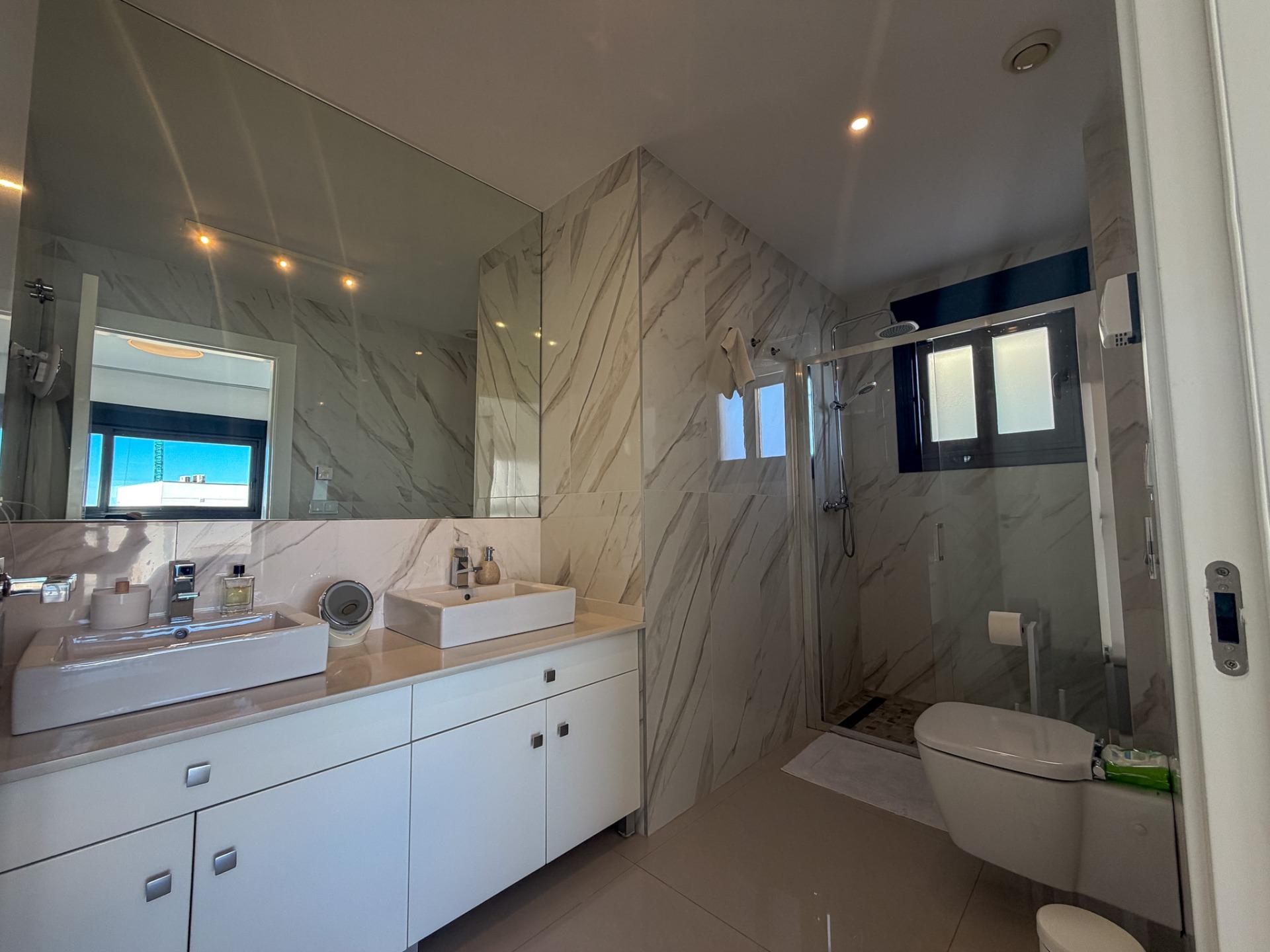 4-Bedroom Villa in San Miguel de Salinas - Image 16