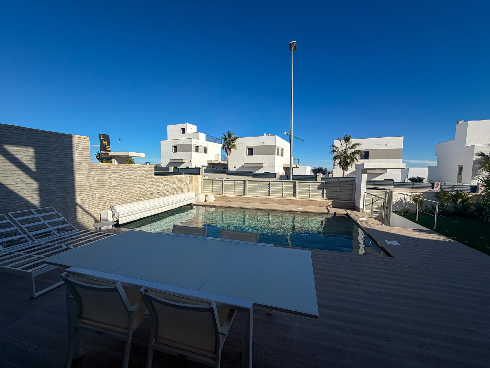 4-Bedroom Villa in San Miguel de Salinas - Image 28