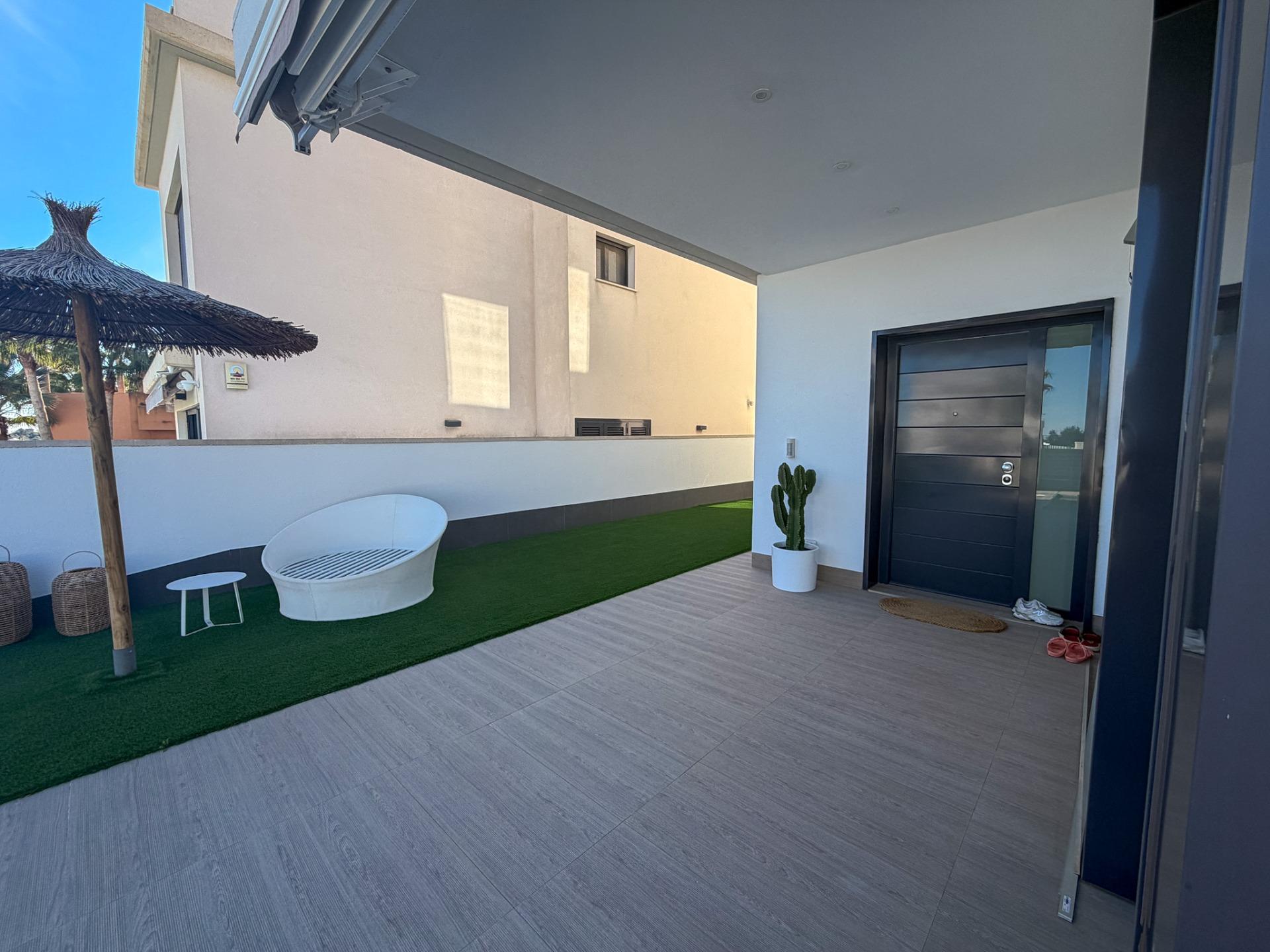 4-Bedroom Villa in San Miguel de Salinas - Image 5