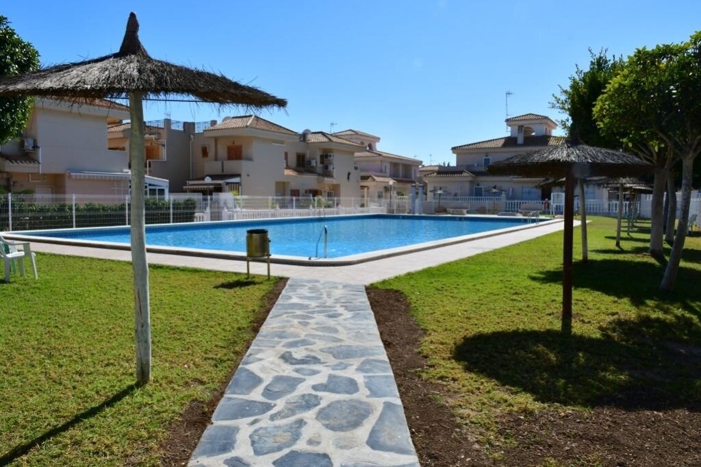 2-Bedroom Apartment in Playa Flamenca, Orihuela Costa - Image 12