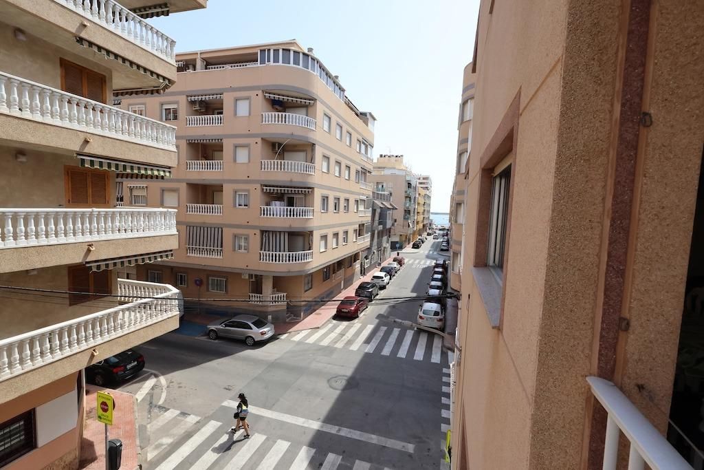 3-Bedroom Apartment in Acequion, Torrevieja - Image 2
