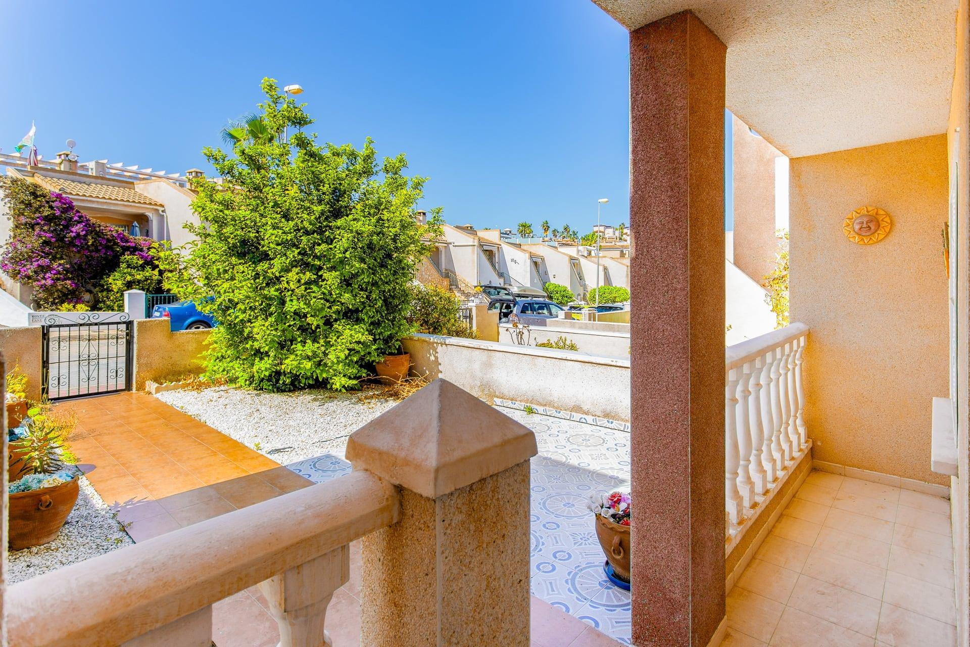Bungalow en planta baja de 2 dormitorios con garaje y piscina comunitaria en Villamartín - Image 31