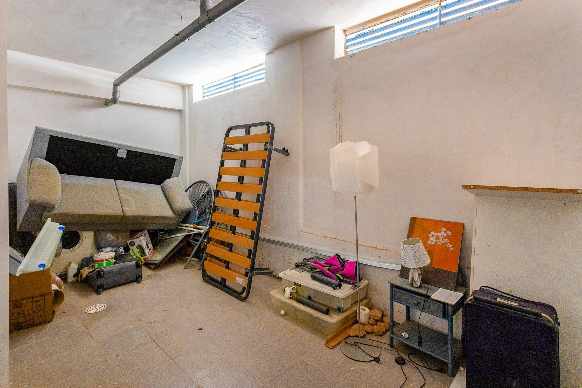 Bungalow en planta baja de 2 dormitorios con garaje y piscina comunitaria en Villamartín - Image 36