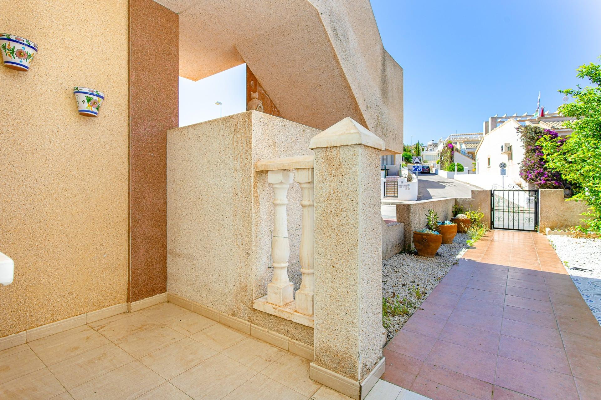 Bungalow en planta baja de 2 dormitorios con garaje y piscina comunitaria en Villamartín - Image 41