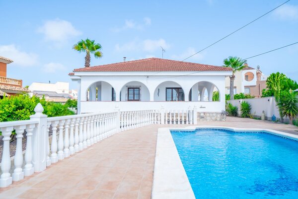 5-Zimmer Villa in La Siesta, Torrevieja