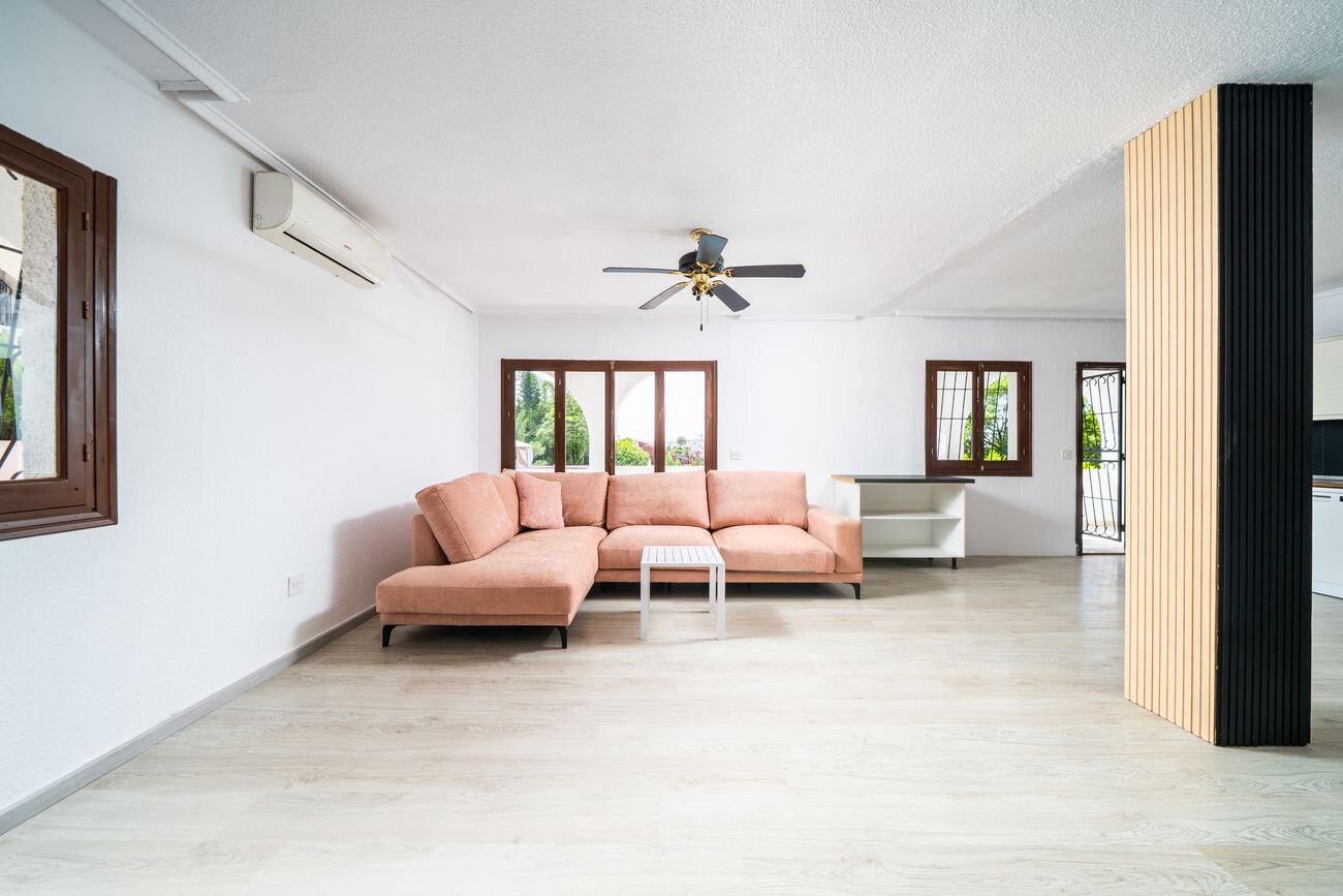 5-Bedroom Villa in La Siesta, Torrevieja - Image 12